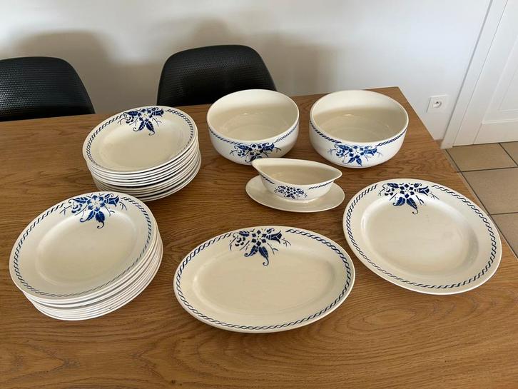 Set à dîner Boch La Louvière en forme de campanule, Antiquités & Art, Antiquités | Services (vaisselle) complet, Enlèvement