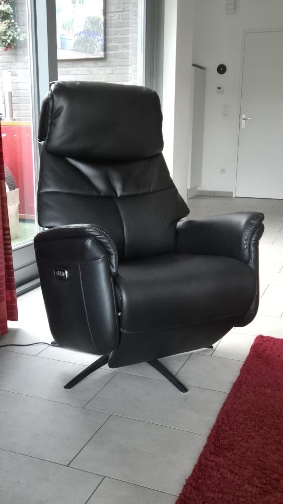 Zwarte imitatie lederen relaxstoel, Eenpersoons, Leer, Zo goed als nieuw, Tijdloos, zwart, design, minimalistisch