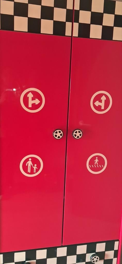 Leuke grote kledingkast, Ophalen