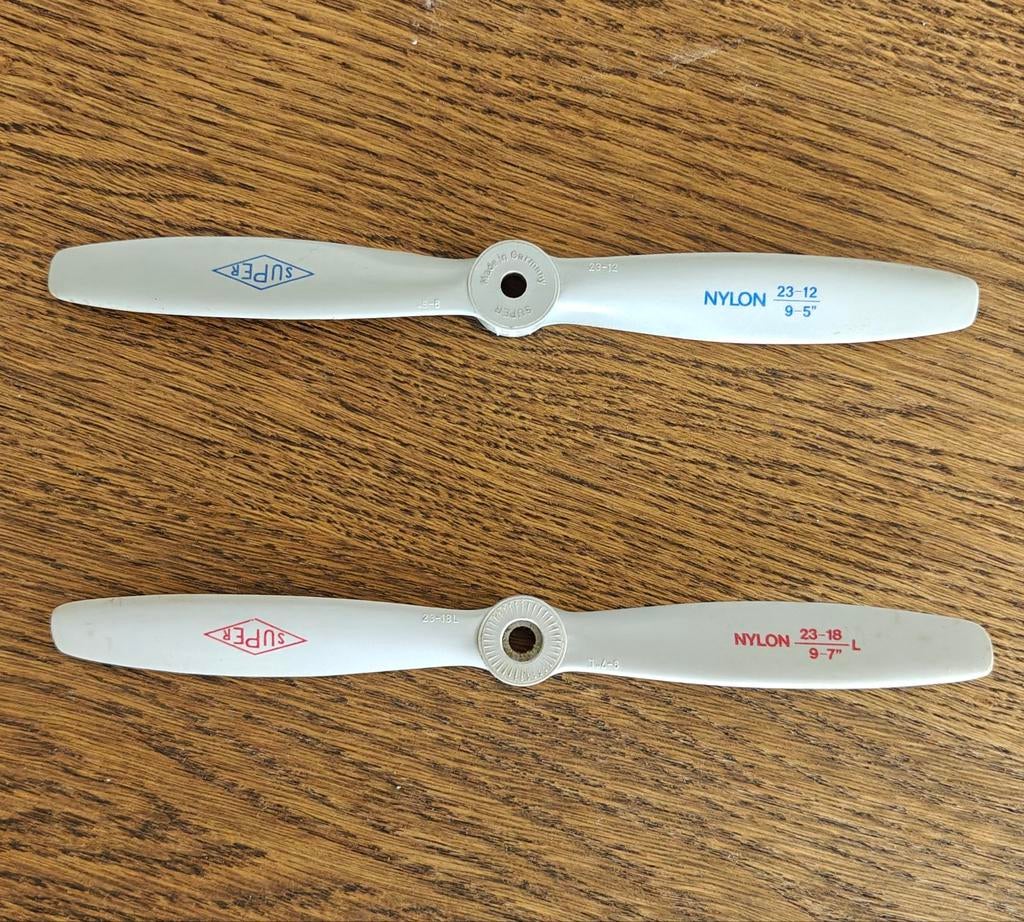 Hélices bipales Avions télécommandés (RC) : 23:12 & 23:18, Enlèvement ou Envoi, Avion