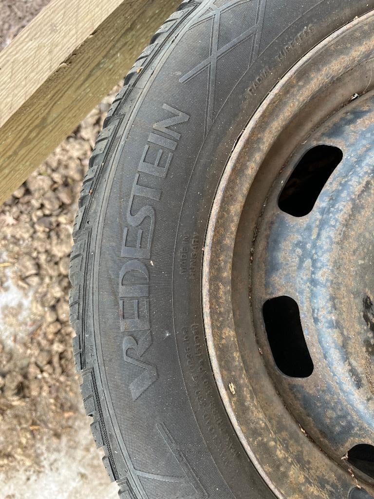 4 jantes tôle + pneus hiver Vredestein 185/65/15 (Bon état), Pneus hiver, Véhicule de tourisme, 185 mm, Pneu(s)