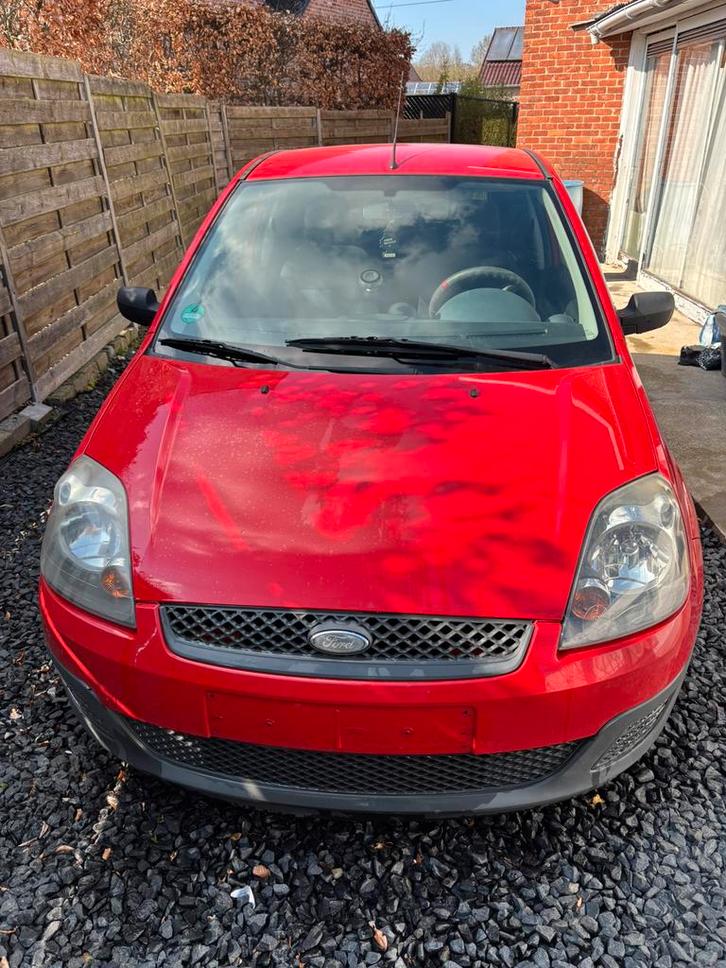 Ford Fiesta 1.3 Benzine, Auto's, Fiat, Bedrijf, Benzine, Euro 4, 4 deurs, Handgeschakeld, Rood, Stof, Ophalen