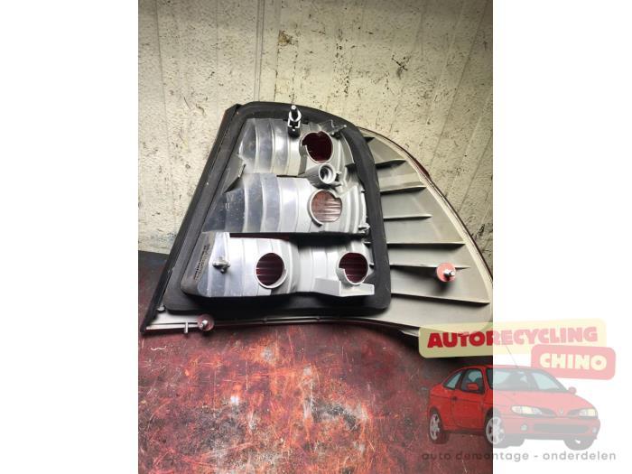 Feu arrière gauche d'un BMW 3-Serie, Autos : Pièces & Accessoires, Éclairage, BMW, Utilisé, 3 mois de garantie, Enlèvement ou Envoi