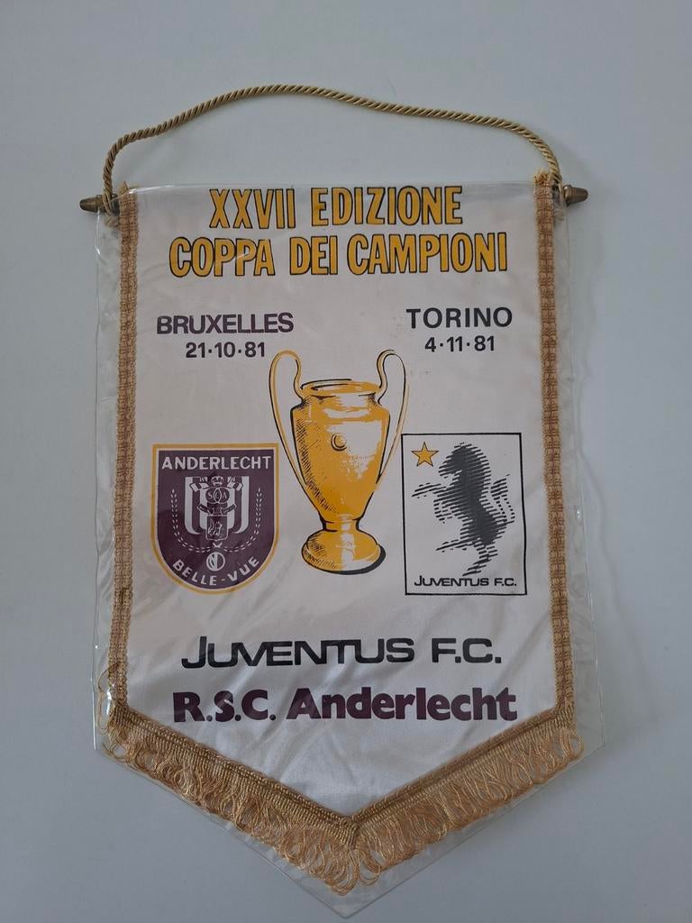 Un Premier Trophée Pour Liverpool, Vainqueur Sur Le Fil De Chelsea En Finale Sto10039116
