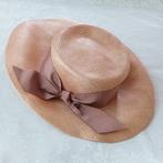 Dameshoed met strik maat 54/55 taupe, Kleding | Dames, Hoeden en Petten, Ophalen, 55 cm (S, 6⅞ inch) of minder, Hoed, E. De Meirsman