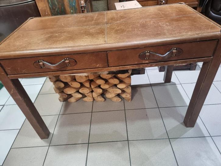 Vintage Bureautafel met volledige lederen bekleding., Huis en Inrichting, Bureaus, Gebruikt, Bureau, Ophalen
