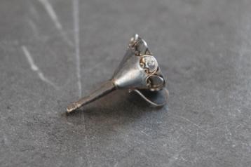 Vintage miniatuur trechter van sterling zilver voor parfum, Verzamelen, Ophalen of Verzenden, Gebruikt, Miniatuur