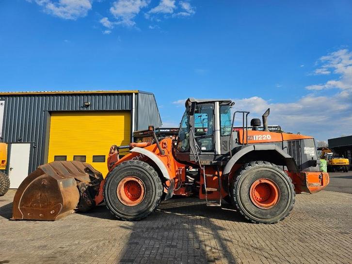 Hitachi ZW220 WE1451, Zakelijke goederen, Machines en Bouw | Kranen en Graafmachines, Wiellader of Shovel