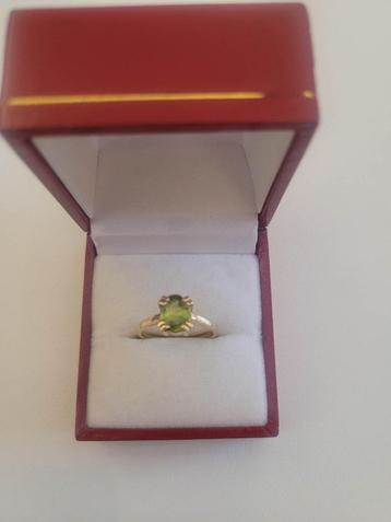 Bague or 18 carats péridot disponible aux enchères