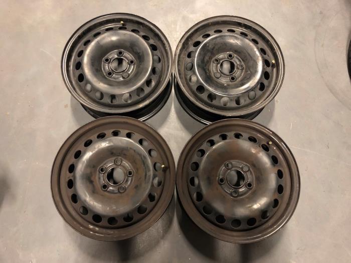 Velgen set van een Volkswagen Polo, Auto-onderdelen, Banden en Velgen, Personenwagen, Gebruikt, 3 maanden garantie, Ophalen of Verzenden