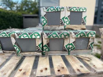 Tegels 40 m2 grijs (wand of vloer) 8,75 €/m2 beschikbaar voor biedingen