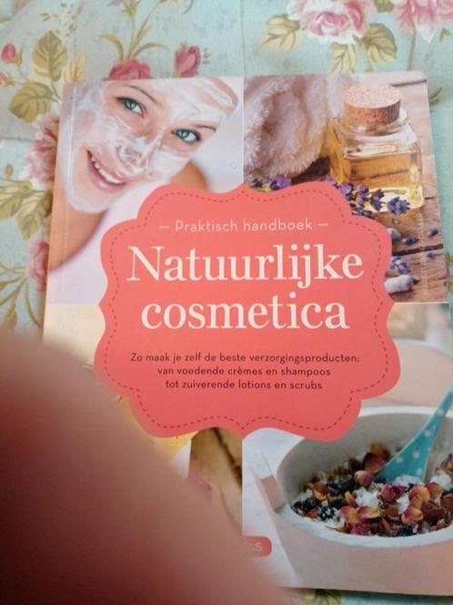 Natuurlijke cosmetica praktisch handboek, Boeken, Gezondheid, Dieet en Voeding, Zo goed als nieuw, Ophalen of Verzenden