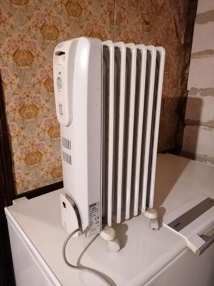 Delonghi olie verwarmingsradiator, 1500watt., Doe-het-zelf en Bouw, Verwarming en Radiatoren, Zo goed als nieuw, Radiator, 800 watt of meer