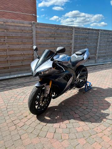Yamaha R1 GEKEURD VOOR VERKOOP beschikbaar voor biedingen