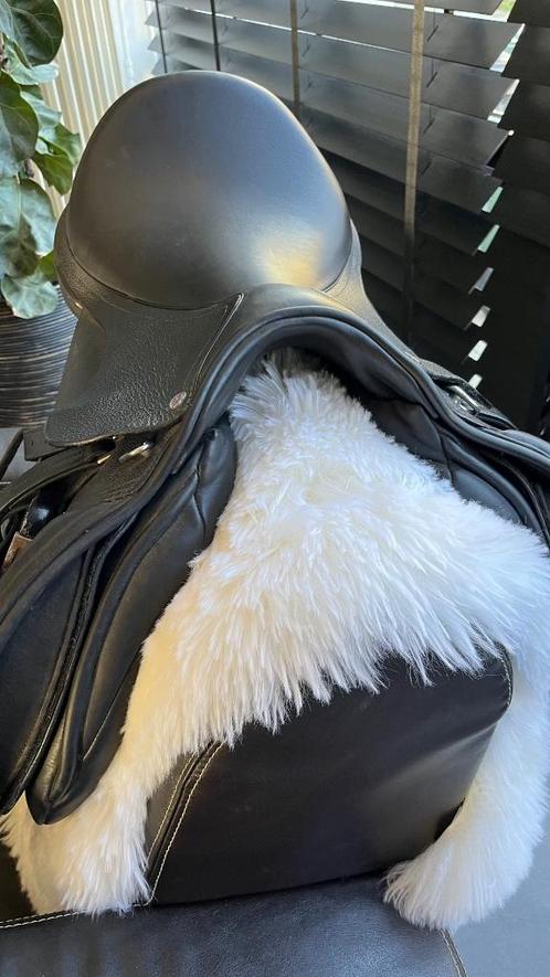 • 2023  Veelzijdigheidszadel leder 17 inch - Merk Cavaletti, Dieren en Toebehoren, Paarden en Pony's | Zadels, Zo goed als nieuw