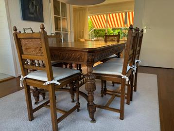 Antieke eettafel unieke perfecte staat, niet gerestaureerd beschikbaar voor biedingen