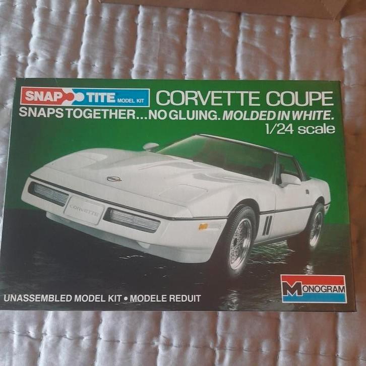 MONOGRAM 1/24 CORVETTE COUPE *VINTAGE*, Hobby en Vrije tijd, Modelbouw | Auto's en Voertuigen, Nieuw, Auto, Groter dan 1:32, Monogram