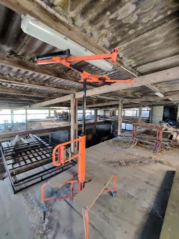 Levpano platenlift beschikbaar voor biedingen