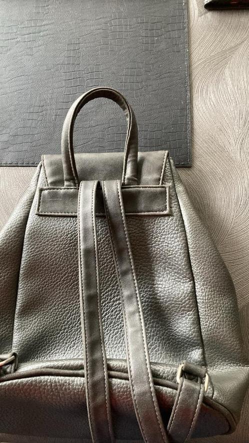 Zilver grijs rugzak/ handtas Laurent David, Handtassen en Accessoires, Tassen | Damestassen, Zo goed als nieuw, Handtas, Grijs