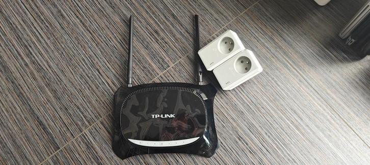 TP Link router met Wifi extender en 2 powernet adapters, Computers en Software, Routers en Modems, Gebruikt, Router, Ophalen