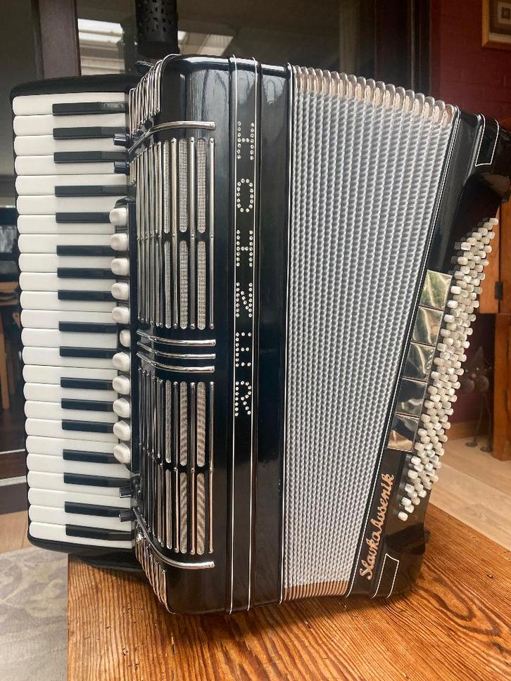 HOHNER MORINO SLAVKO AVSENIK, Musique & Instruments, Accordéons, Comme neuf, Accordéon à touches, 120 basses, Hohner, Avec valise