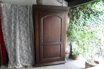 Eiken kast beschikbaar voor biedingen