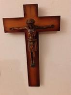 Crucifix en chêne, Jésus en cuivre., Comme neuf, Autres types, Enlèvement ou Envoi, Christianisme | Catholique