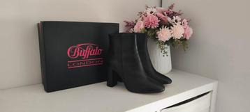 Halfe laarsjes, buffalo london beschikbaar voor biedingen