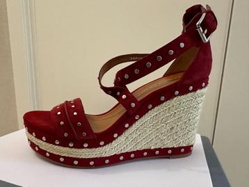 Bruno Premi, nieuwe sandalen van karmijnrood suède, 39 beschikbaar voor biedingen