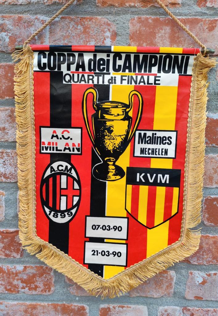 KV Mechelen AC Milan 1990 kwartfinale unieke vintage voetbal, Verzamelen, Sportartikelen en Voetbal, Zo goed als nieuw, Vaantje of Sjaal