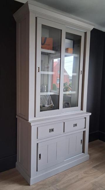 Buffetkast/landelijk beschikbaar voor biedingen