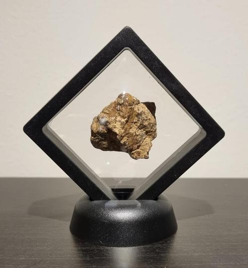 La météorite Al Haggounia 001 exposée, Collections, Minéraux & Fossiles, Autres types, Enlèvement ou Envoi