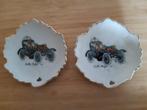 2 porseleinen bladvormige schoteltjes, Ophalen, Zo goed als nieuw, Porselein, Bord of Schaal