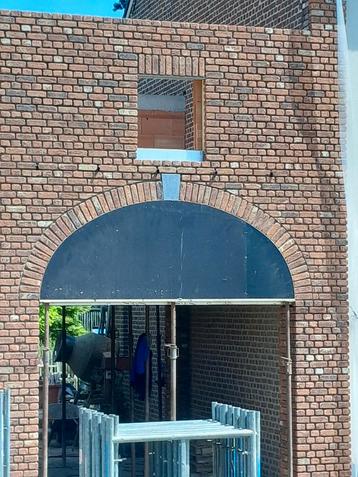 Metselboog beschikbaar voor biedingen