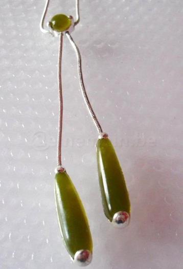 AVON: de olijfgroene ketting beschikbaar voor biedingen