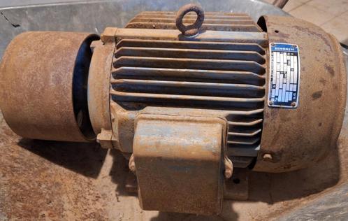 Moteur Triphasé 5.5kW - 960 t/min, Doe-het-zelf en Bouw, Motoren, Gebruikt, Elektromotor, Minder dan 1400 rpm, Ophalen