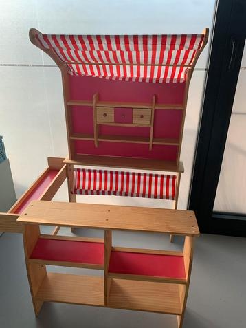 Houten speelwinkel beschikbaar voor biedingen