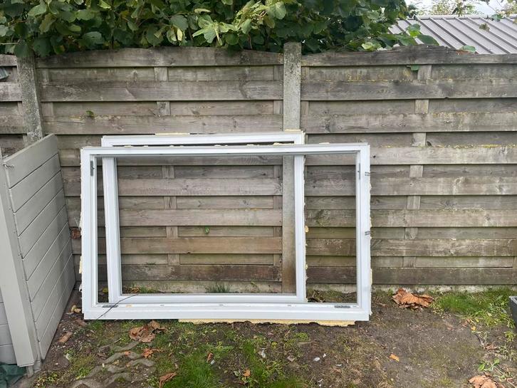 2 ramen met omlijsting en bijhorende automatische rolluiken, Doe-het-zelf en Bouw, Rolluiken, Zo goed als nieuw, Ophalen