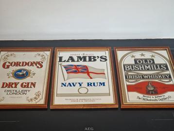 Spiegel Irish Whisky  , Dry Gin , Navy Rum , in houten kader