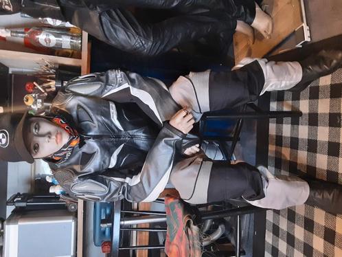 ZITTENDE ETALAGE POP MET KLEDIJ, Motoren, Kleding | Motorkleding, Laarzen, Ophalen