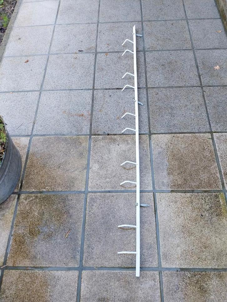 Ophangijzer ongeveer 2 meter lang voor tuingereedschap , ..., Doe-het-zelf en Bouw, IJzerwaren en Bevestigingsmiddelen, Gebruikt