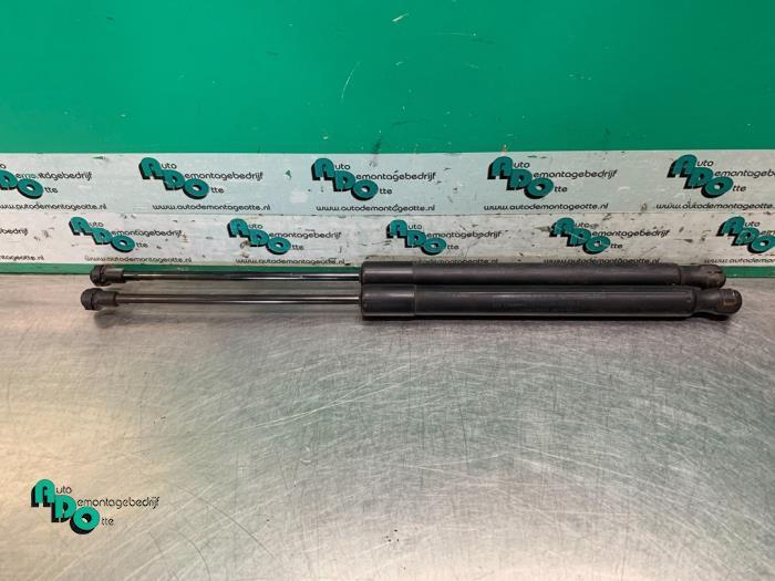 Kit amortisseur gaz hayon d'un Volkswagen Golf (Golf 04-), Autos : Pièces & Accessoires, Carrosserie & Tôlerie, Volkswagen, Utilisé