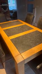 Eetkamertafel in massief hout met natuursteen en zes stoelen, Ophalen, Gebruikt