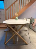 Ovale eettafel met twee stoelen., Huis en Inrichting, Tafels | Eettafels, Ophalen