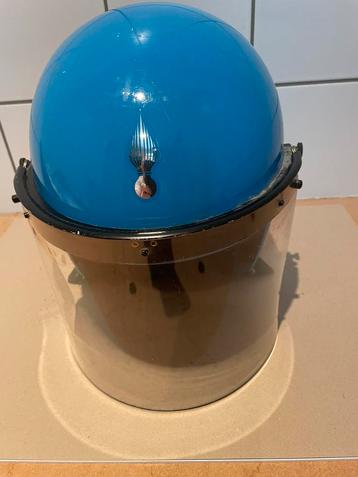 Casque gendarmerie pour le maintien de l’ordre.Année 90. disponible aux enchères