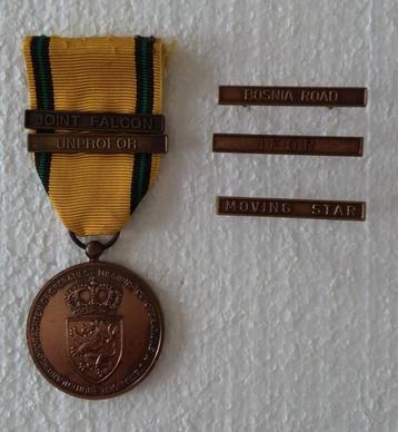 Medaille Buitenlandse missies of ops met balkjes beschikbaar voor biedingen