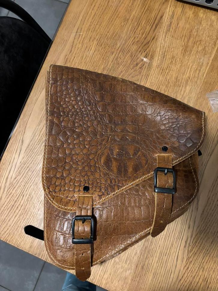 Lederen swingarmtas - achterbrugtas, Motoren, Accessoires | Koffers en Tassen, Zo goed als nieuw, Ophalen