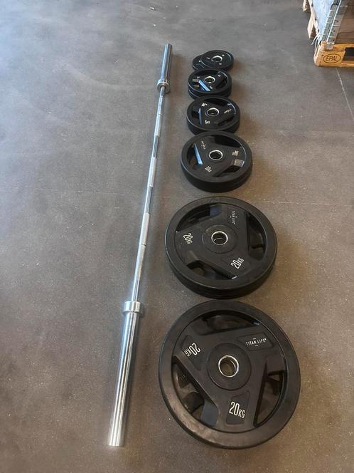 117,5kg Rubberen Olympische Gewichten + Olympische Barbell, Sport en Fitness, Fitnessmaterialen, Gebruikt, Halterschijven, Ophalen