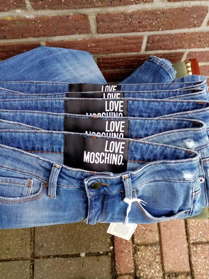 Dames jeans Mt32, 31,27,26,25 Moschino, Kleding | Dames, Schoenen, Nieuw, Blauw, Ophalen of Verzenden