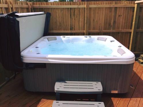 Jacuzzi 190*190 cm 5 personen 2 ligplaatsen led, Tuin en Terras, Vijvers, Nieuw, Ophalen of Verzenden